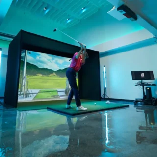 Uneekor QED SIG10 Golf Simulator fore sale